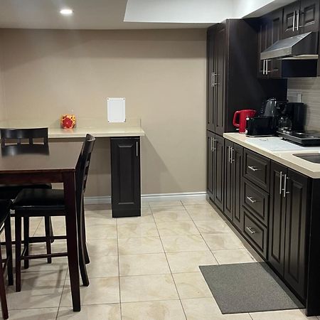 Bernie'S Basement Apartment มิลตัน ภายนอก รูปภาพ