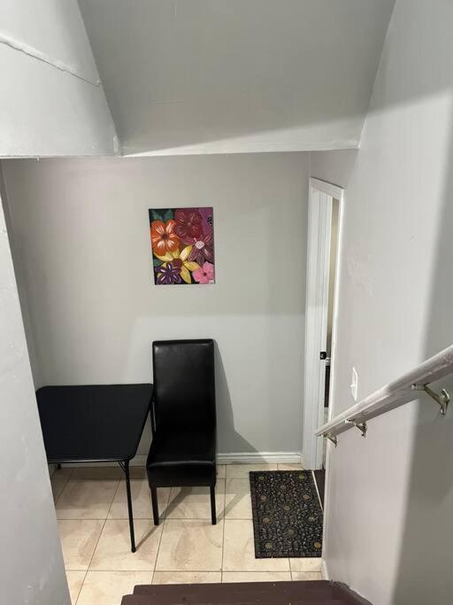 Bernie'S Basement Apartment มิลตัน ภายนอก รูปภาพ