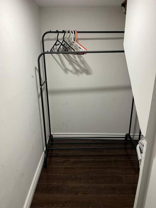 Bernie'S Basement Apartment มิลตัน ภายนอก รูปภาพ