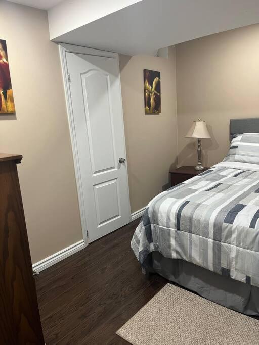 Bernie'S Basement Apartment มิลตัน ภายนอก รูปภาพ