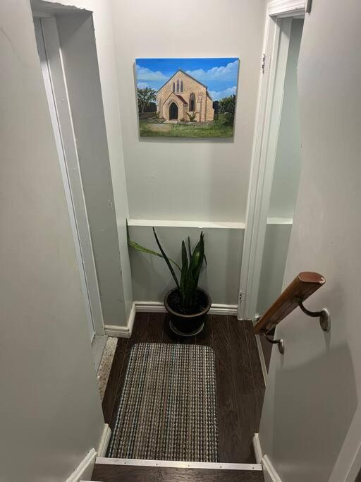 Bernie'S Basement Apartment มิลตัน ภายนอก รูปภาพ