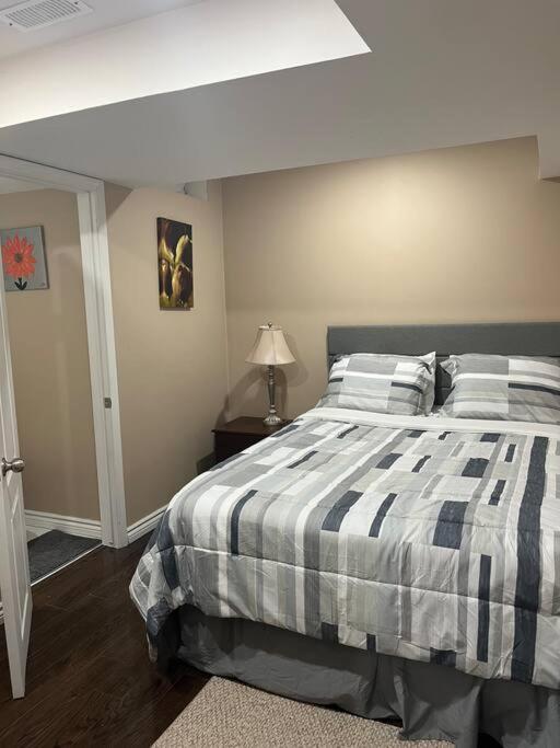 Bernie'S Basement Apartment มิลตัน ภายนอก รูปภาพ